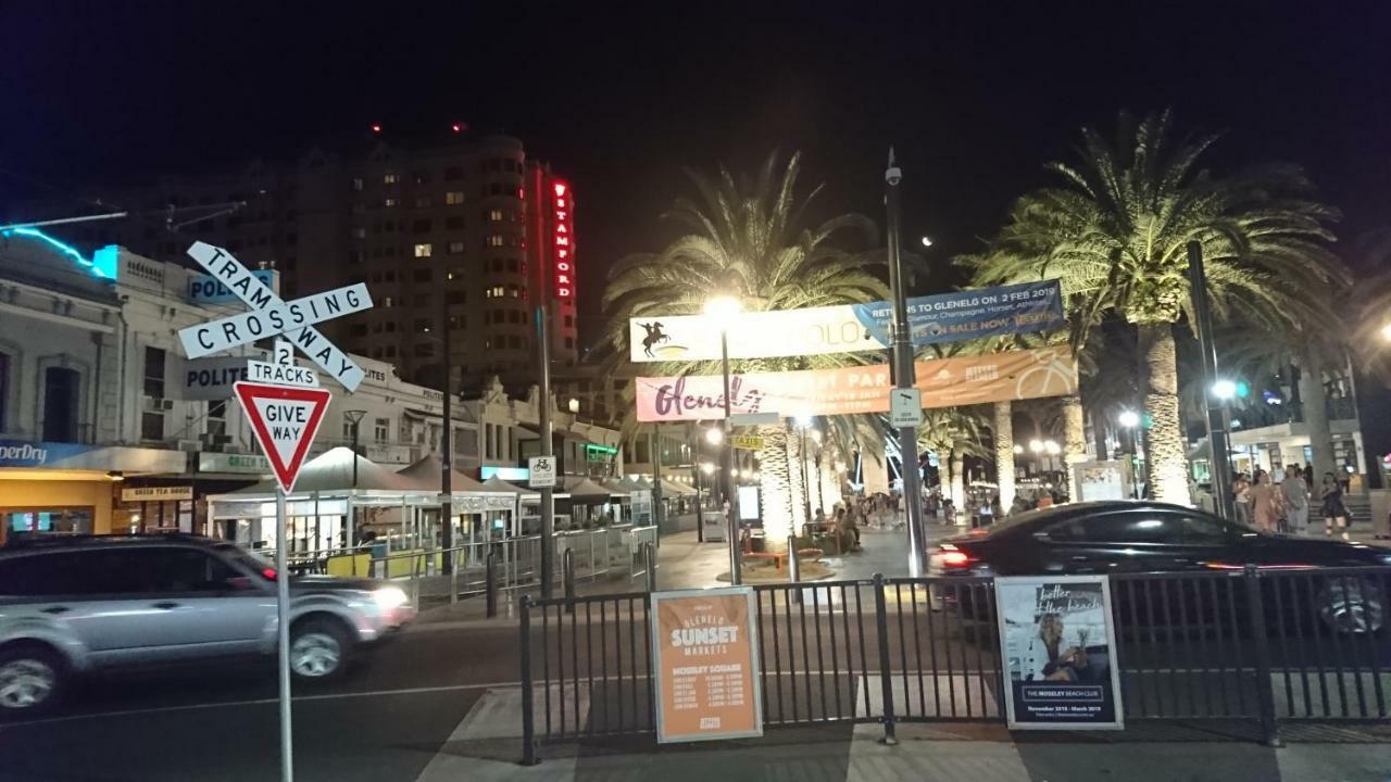 Glenelg Beach Gateway Studio Apartment Esterno foto